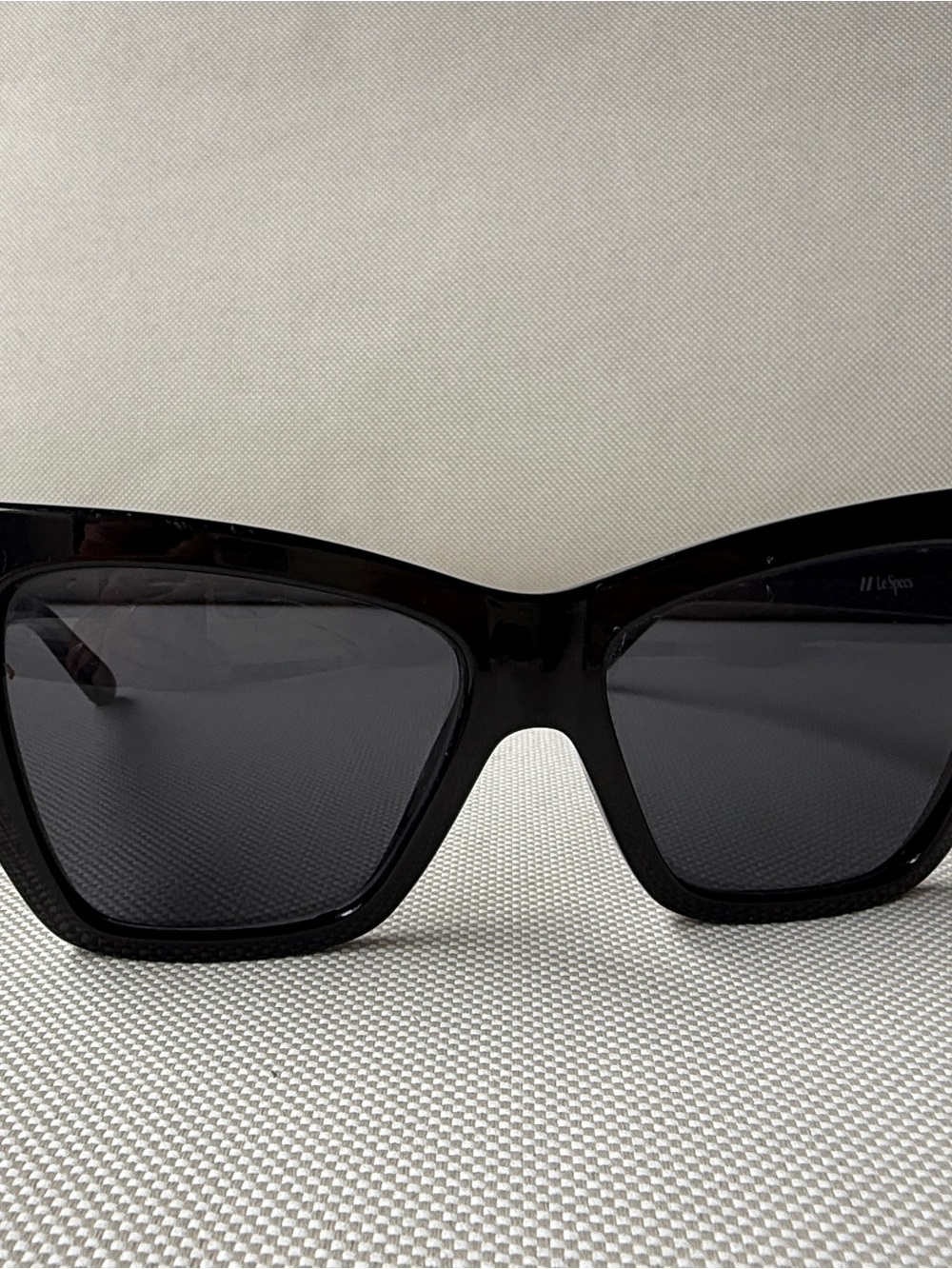 Le Specs Rapture Oversized Cat-Eye Sunglasses - Picture 2 of 7